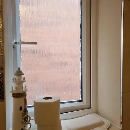 To Let In A House Λιντς